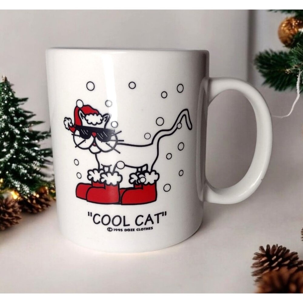 Vintage Linyi Cool Cat Ceramic Christmas Coffee Mug 1995 Doze Clothes